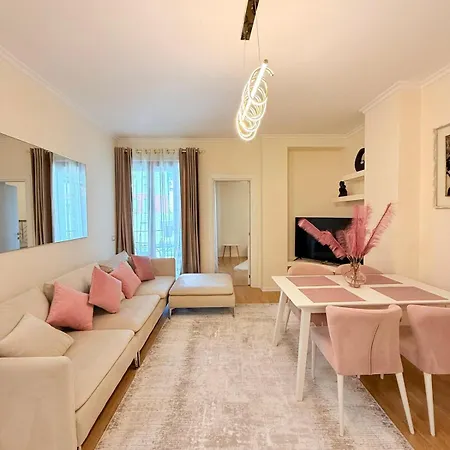 Entire Unit In Tirana, Albania アパート ティラナ